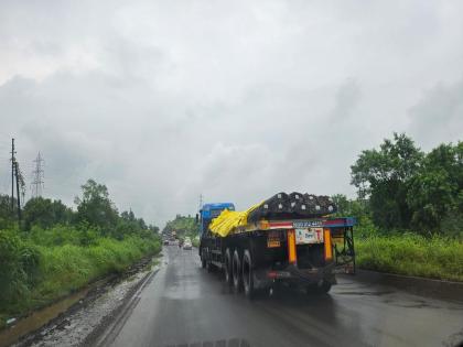 Heavy vehicles continue to travel on Mumbai-Goa highway | सरकारच्या आदेशाला केराची टोपली: मुंबई गोवा महामार्गावर अवजड वाहनांची वर्दळ सुरूच