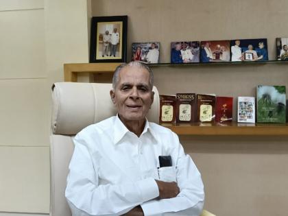 People who saw the sun of freedom The speech on the radio, Varunraja's presence and celebration, the memories shared by the majumdars | स्वातंत्र्याचा सूर्य पाहिलेली माणसं! रेडिओवरचे भाषण, वरुणराजाची हजेरी अन् जल्लाेष, मुजुमदारांनी सांगितली आठवण