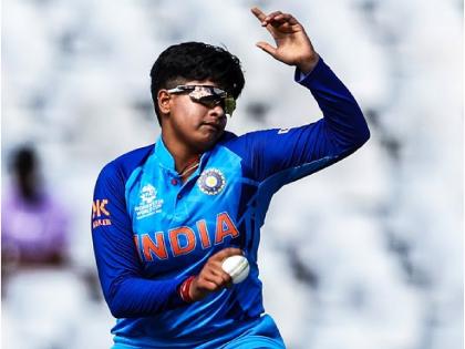 5 wickets in 2 runs! IND vs BAN :  W+1, W, 0, W, 0, W by Shafali Verma in the final over while defending just 10 runs, India defended 95 runs in the 2nd T20I & won the series | २ धावांत ५ विकेट्स! शेफाली वर्माने गोलंदाजीत कमाल केली, भारताने मालिका जिंकली 