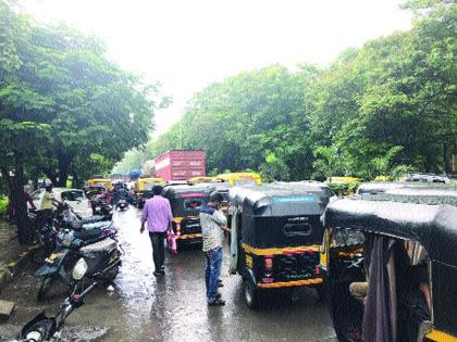 Shahad flyover transporters | शहाड उड्डाणपुलावर वाहतूककोंडी