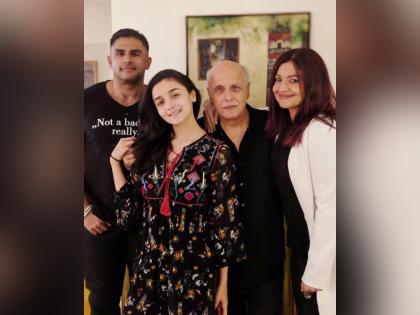 mahesh-bhatt-some-memories-share-with-bigg-boss-ott-2-contestants | 'माझी लेक मला दूर ढकलत होती'; 'त्या' घटनेनंतर महेश भट्टने 36 वर्षांत केला नाही दारुला स्पर्श