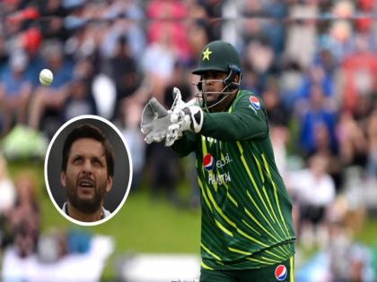   T20 World Cup 2024 Former Pakistan player Shahid Afridi mocks Azam Khan | पाकिस्तानच्या सर्वात लठ्ठ खेळाडूला वर्ल्ड कपसाठी संधी; शाहिद आफ्रिदीने दिला घरचा आहेर