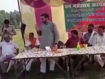 uttar pradesh shahjahanpur bjp mla veer vikram singh swear electricity viral video | 'मुलाची शपथ घेऊन सांगा मतदान केलं होतं; तरच वीज जोडली जाईल', भाजपा आमदाराचा व्हिडीओ व्हायरल 