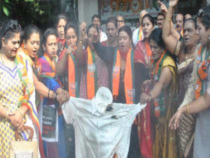 Burning of symbolic effigy on behalf of BJP Mahila Morcha in Sangli against unaccounted assets found with MP Dheeraj Sahu | सांगलीत झारखंडच्या खासदारांच्या पुतळ्याचे दहन, बेहिशेबी मालमत्ता प्रकरणाविरोधात भाजपची निदर्शने