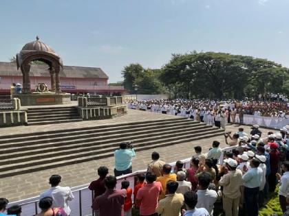 To greet Rajarshi Chhatrapati Shahu Maharaj, the whole of Kolhapur was stunned today, Friday at 10 o'clock in the morning | Chhatrapati Shahu Maharaj: शाहूराजासाठी कोल्हापूर झालं १०० सेकंद स्तब्ध