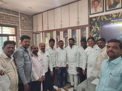 In Solapur, Congress city president mediated and settled the dispute between 2 office bearers | काॅंग्रेस भवनातील वादावर अखेर पडदा; आधी हाणामारी मग शहराध्यक्षांची मध्यस्थी