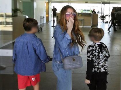 pop singer shakira leaves barcelona with eye on tears after separation with gerard pique | 12 वर्षांचं नातं संपलं, पतीनं दिला धोका; आता गायिकेवर आली दोन मुलांना घेऊन देश सोडायची वेळ