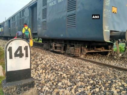 Another railway accident in Uttar Pradesh; The seven coaches of Shaktipunj Express in Sonbhadra collapsed from Rola | उत्तर प्रदेशात आणखी एक रेल्वे अपघात; सोनभद्रमध्ये शक्तिपुंज एक्स्प्रेसचे 7 डबे रूळावरून घसरले