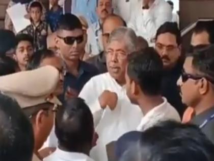 Minister Chandrakant Patil Shaktipith affected farmers clash In Sangli Protesters condemn the government | सांगलीत मंत्री चंद्रकांत पाटील-‘शक्तिपीठ’ बाधित शेतकऱ्यांत खडाजंगी; आंदोलकांकडून शासनाचा निषेध Minister Chandrakant Patil Shaktipith affected farmers clash In Sangli Protesters condemn the government | सांगलीत मंत्री चंद्रकांत पाटील-‘शक्तिपीठ’ बाधित शेतकऱ्यांत खडाजंगी; आंदोलकांकडून शासनाचा निषेध