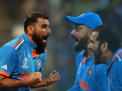 ICC ODI World Cup IND vs NZ Semi Final Live : Indian team in final; Mohammad Shami ( 7 wickets), Kuldeep Yadav turned the match around; beat New Zealand by 70 runs   | भारतीय संघ फायनलमध्ये; मोहम्मद शमीच्या ७ विकेट्स, कुलदीपने फिरवली मॅच; किवींची झुंज अपयशी