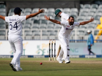 IND vs SA : Mohammed Shami is likely to be ruled out of the South Africa Test series | मोहम्मद शमीचं 'विमान' चुकणार, कसोटी मालिकेतून माघार घेणार? जाणून घ्या अपडेट्स 