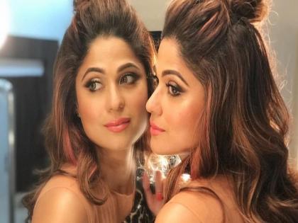 why Shilpa Shetty's sister Shamita Shetty joins Bigg Boss OTT amid Raj Kundra pornography case controversy | जीजू जेलमध्ये, बहीण चिंतेत; मग कुटुंबाला एकटं सोडून बिग बॉसमध्ये का आली शमिता शेट्टी?