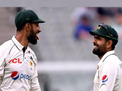 PAK vs ENG Test Series Shan Masood likely removed as captain over consecutive defeats, read here details  | PAK vs ENG : हे फक्त पाकिस्तानात होऊ शकतं! दारुण पराभवानंतर PCB मोठा निर्णय घेण्याच्या तयारीत