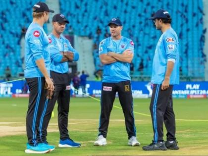 For the IPL 2024, the Delhi Capitals management has begun reorganising its support staff, keep Ricky Ponting as the head coach | IPL 2024 मध्ये दिल्ली कॅपिटल्सचा कोच कोण? मालकांचे स्पष्ट संकेत, एका दिग्गजाची पडणार विकेट