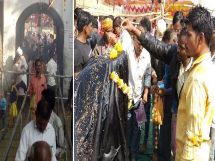 Shani Mandal and Holavadite devotees took part in Darshan | शनिमांडळ व सुलवाडेत भाविकांनी घेतले दर्शन