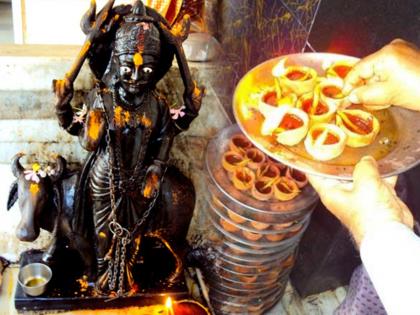 Shani Puja: Never Turn Your Back on Lord Shani Also Avoid Two More Mistakes During Shani Puja! | Shani Puja: शनी देवाला कधीही पाठ दाखवू नका शिवाय आणखी दोन चुका शनी पूजेच्या वेळी टाळा!