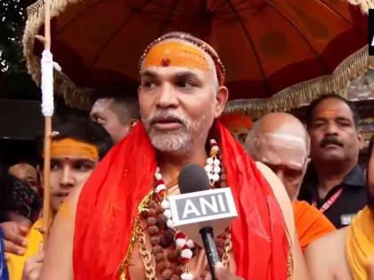 Government should remove cow from the list of animals Shankaracharya Avimukteshwarananda demands | "गाय आमची माता, सरकारने प्राण्यांच्या यादीतून बाहेर काढावं"; शंकराचार्य अविमुक्तेश्वरानंद यांची मागणी