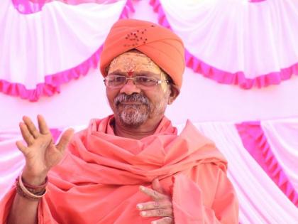 In the role of kingmaker in 7 Lok Sabha constituencies; Shantigiri Maharaj's suggestive reaction | लोकसभेच्या ७ मतदारसंघांमध्ये मी किंगमेकरच्या भूमिकेत; शांतीगिरी महाराजांचे सूचक विधान