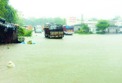 Nagpur City submerged: 77.2 mm of rainfall in four hours | नागपूर शहर जलमय : चार तासात ७७.२ मिमी पाऊस