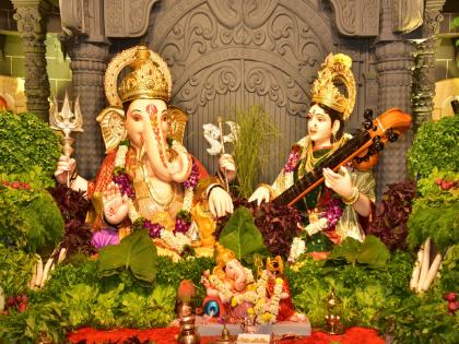 Sharda Gajanana decorated with various leafy vegetables; 'Shri''s'' hall decorated with 2,000 pots | शारदा गजाननाला विविध पालेभाज्यांची आकर्षक सजावट; २ हजार गड्ड्यांनी सजला ‘श्रीं’ चा गाभारा Sharda Gajanana decorated with various leafy vegetables; 'Shri''s'' hall decorated with 2,000 pots | शारदा गजाननाला विविध पालेभाज्यांची आकर्षक सजावट; २ हजार गड्ड्यांनी सजला ‘श्रीं’ चा गाभारा