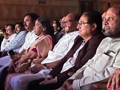 Sharad Pawar likes drama I sat for two hours and watched the musical drama Sanshaykallol | शरद पवारांना नाटकाची आवड; दोन तास बसून पाहिले ‘संशयकल्लोळ’ संगीतनाटक