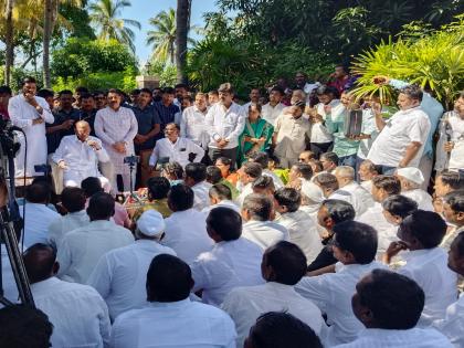 No outside candidate in Indapur; Strongly opposed to Patal's candidature, activists support Pawar | इंदापूरात बाहेरील उमेदवार नको; पाटलांच्या उमेदवारीला कडाडून विरोध, कार्यकर्त्यांचे पवारांना साकडे