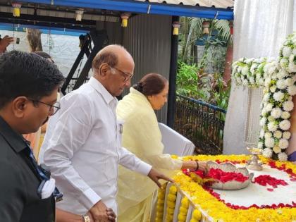 sharad pawar visited the meenakshi patil family | शरद पवार यांनी सपत्नीक घेतली पाटील कुटुंबीयांची भेट