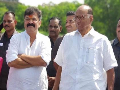 ncp leader jitendra awhad demand to take resignation back sharad pawar tweets ajit pawar maharashtra politics | Sharad Pawar : “…असं महाराष्ट्रातील तुमच्यावर प्रेम करणाऱ्या लोकांना अनाथ करून जाता येणार नाही”