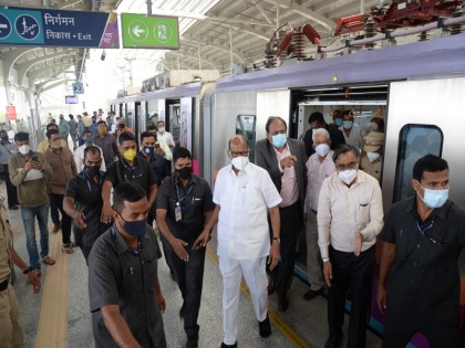sharad pawar traveled by metro mahametro explanation chandrakant patil | ...म्हणून शरद पवारांनी मेट्रोतून प्रवास केला; टिकेनंतर महामेट्रोचं स्पष्टीकरण