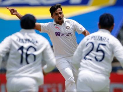 IND vs SA, 2nd Test Live Updates : Shardul Thakur is destroying the top order of South Africa. Elgar, Petersen and Rassie inside 5 overs, South Africa 102/4 at lunch on Day 2 | IND vs SA, 2nd Test Live Updates : शार्दूल ठाकूरची 'टॉप'क्लास कामगिरी, ८ धावांत दक्षिण आफ्रिकेच्या तीन फलंदाजांना पाठवले माघारी, टीम इंडियाचे कमबॅक 