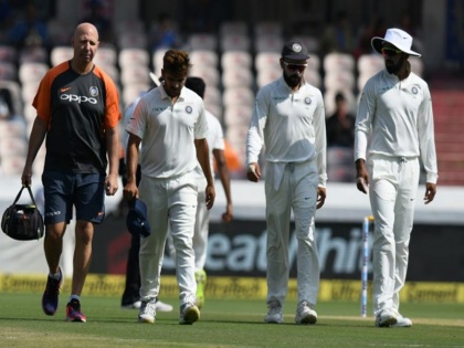 India vs WI: Shardul Thakur's injury serious? | IND vs WI : भारताला धक्का, शार्दूल ठाकूरची दुखापत गंभीर?