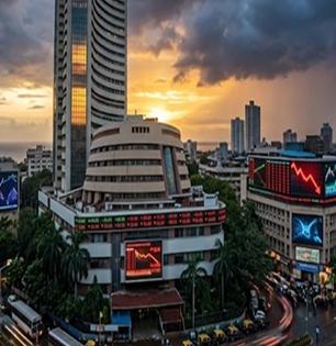 Stock Market News: परदेशी गुंतवणूकदारांच्या रेकॉर्ड विक्रीने शेअर बाजारात हाहाकार, मार्च मध्ये १ लाख कोटींचे शेअर्स विकले