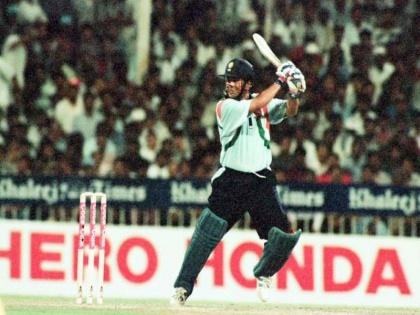 Sachin Tendulkar memorable innings in Sharjah | आपल्या वाढदिवशीच सचिनने भारतीयांना दिली होती 'ही' अविस्मरणीय भेट
