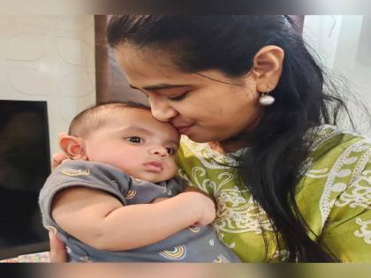 marathi actress sharmishtha raut shared a photo of her daughter | 'तू आमची मुलगी'; शर्मिष्ठा राऊतने शेअर केला ६ महिन्यांच्या लेकीचा गोड फोटो
