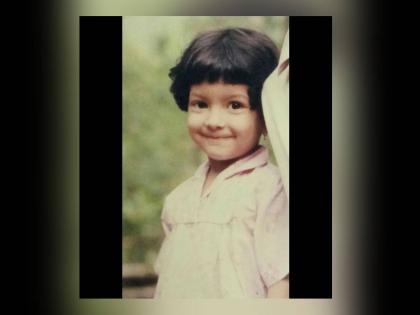 marathi actress sharvari kulkarni childhood photo | फोटोतील चिमुकलीला ओळखलं का? 'मन उडू उडू..'मध्ये साकारतीये देशपांडे सरांच्या लेकीची भूमिका