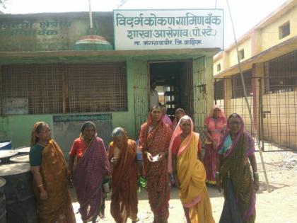 Beneficiaries of Shravanabal Scheme in Mangrolpir Taluka | मंगरुळपीर तालुक्यात अनुदानाअभावी श्रावणबाळ योजनेच्या लाभार्थींची परवड  