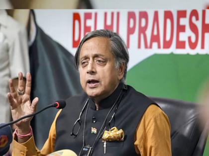 bjp come in power 2024 election shashi tharoor predicts big win fo bjp | 2024 मध्येही भाजप सत्तेत असणार का? शशी थरूर यांनी मोठ्या विजयाचे केले भाकीत,पण...