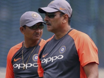 Head coach Ravi Shastri and other support staff likely to get contract extension till 2020 | रवी शास्त्रींच्या करारात वाढ; २०२० पर्यंत भारतीय संघाची जबाबदारी? 