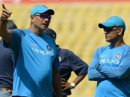 ICC World Cup 2019 : Ravi shastri made big disclosures on why MS dhoni did not came at number 4 in semifinal  | ICC World Cup 2019 : धोनीला चौथ्या क्रमांकावर न पाठवण्यामागे होतं हे कारण, शास्त्रींचा खुलासा