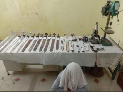 Police take action against illegal arms factory | अवैध शस्त्र निर्मिती कारखान्यावर पोलिसांची कारवाई!