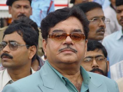 Misfiring from police constable at Shatrughan Sinha's resident | शत्रुघ्न सिन्हा यांच्या निवासस्थानी पोलीस कर्मचाऱ्याकडून ''मिसफायरिंग'' 