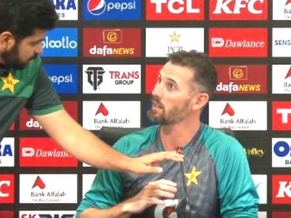 Pakistan bowling coach Shaun Tait slams journalist over PAK vs NZ test performance questions | Pakistan bowling coach, PAK vs NZ: "तुम्ही फक्त प्रश्न विचारा, बाकीच्या गोष्टी...."; पाकिस्तानचा बॉलिंग कोच Shaun Tait पत्रकारावरच संतापला