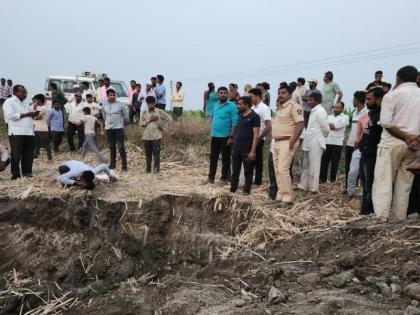 A 5-year-old son of a sugarcane worker fell into a bore-well in the field in Ahmednagar | ऊसतोड कामगारांचा ५ वर्षांचा मुलगा शेतातील बोअर-वेलमध्ये पडला; अहमदनगरमधील घटना