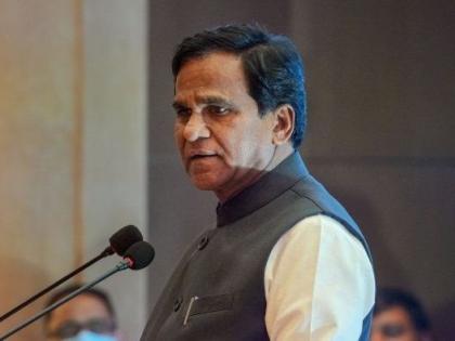 Disbursement of Prime Minister's Self Fund Loan by Raosaheb Danve in Jalna | जालन्यात रावसाहेब दानवेंच्या हस्ते प्रधानमंत्री स्वनिधी कर्जाचं वितरण; 4 हजार लाभार्थ्यांना 5 कोटी रुपयांचं वाटप 