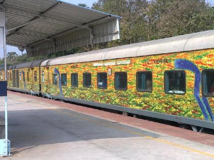 Her foot slipped through the Duronto into the 'gap'; momentarily pulled up by the railway employee Jawahar Singh | दुरांतोतून तिचा पाय ‘गॅप’मध्ये गेला, क्षणार्धात देवदूताने वर खेचले