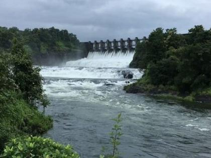 Rivers in Thane and Raigad districts have reached water warning level | ठाणे आणि रायगड जिल्ह्यातील नद्यांनी गाठली इशारा पाणी 