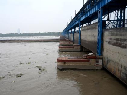 Yamuna water level still at danger mark; If it rains, the problems of Delhikar will increase | यमुनेची जलपातळी अजूनही धोक्याच्या चिन्हावर; पाऊस पडल्यास दिल्लीकरांच्या अडचणीत वाढ