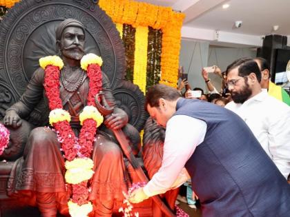 Chhatrapati Shivaji Maharaj's Maharashtra came forward to break China's world record, said that Devendra Fadnavis | चीनचे वर्ल्ड रेकॉर्ड मोडण्यासाठी छत्रपती शिवाजी महाराजांचा महाराष्ट्र समोर आला- फडणवीस