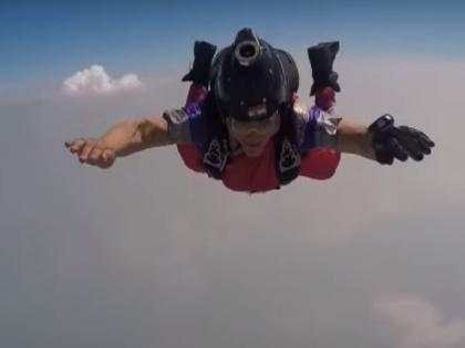 Nayawe sky diving! Vikram of Sheetal Mahajan of Pune | नऊवारी नेसून स्काय डायव्हिंग! पुण्याच्या शीतल महाजन यांचा विक्रम