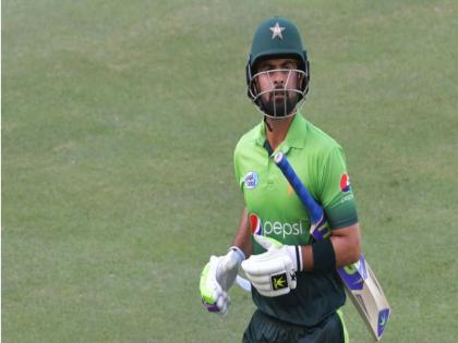 PCB issues four-month suspension against Ahmed Shehzad after opener tests positive for prohibited substance. | पाकिस्तानचा फलंदाज डोपिंगमध्ये अडकला, चार महिन्यांसाठी निलंबित